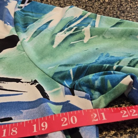 Bon Worth Women's Petite Medium Multicolor Abstract Top Ocean Colors 3/4 Sleeves - Picture 8 of 9